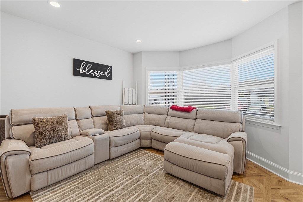 72 Rochambeau Street New Bedford, MA 02745 - Photo 7 of 26