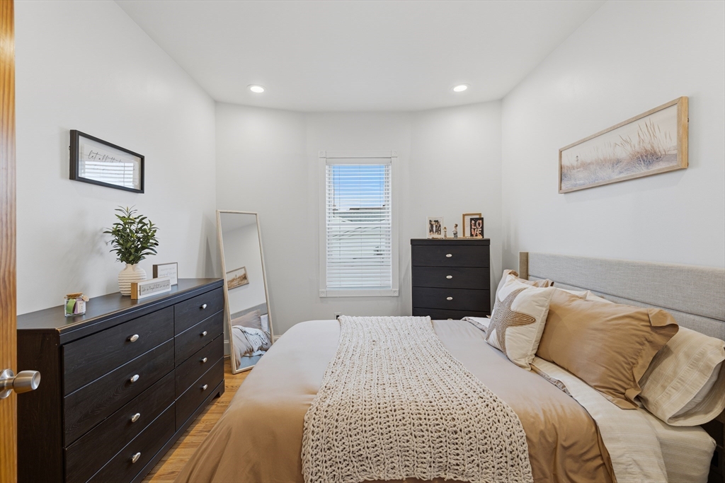 72 Rochambeau Street New Bedford, MA 02745 - Photo 10 of 26