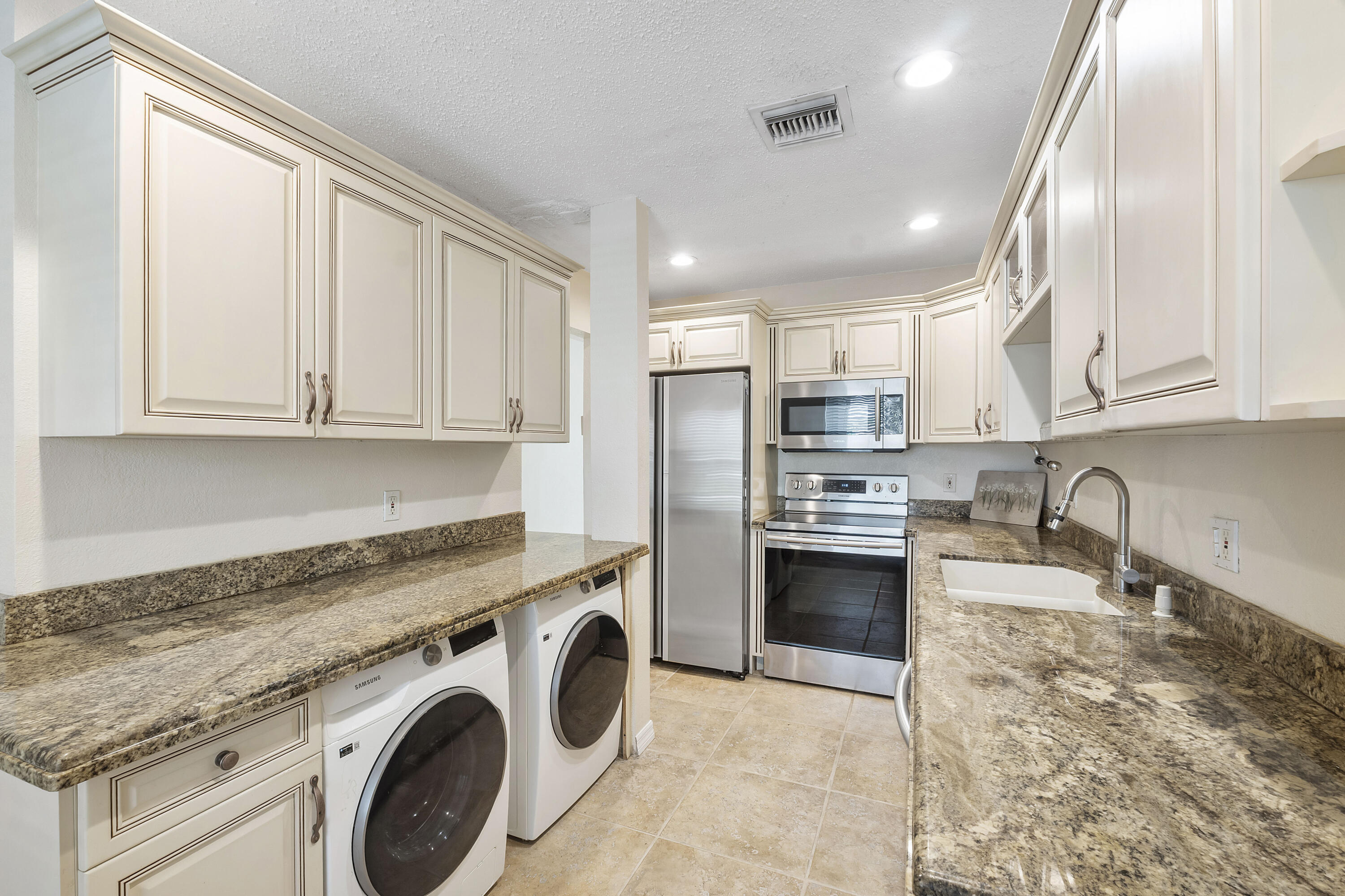 1020 Citrus Way, Unit 101 Delray Beach, FL 33445 - Photo 1 of 21 1020 Citrus Way APT 101_010
