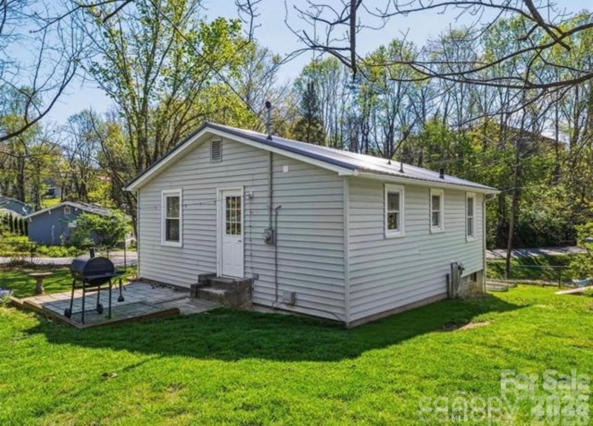 125 Lower Edgewood Road Candler, NC 28715 - Photo 18 of 26 Gallery Image 18