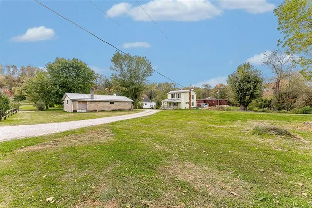a view of a house with a yard