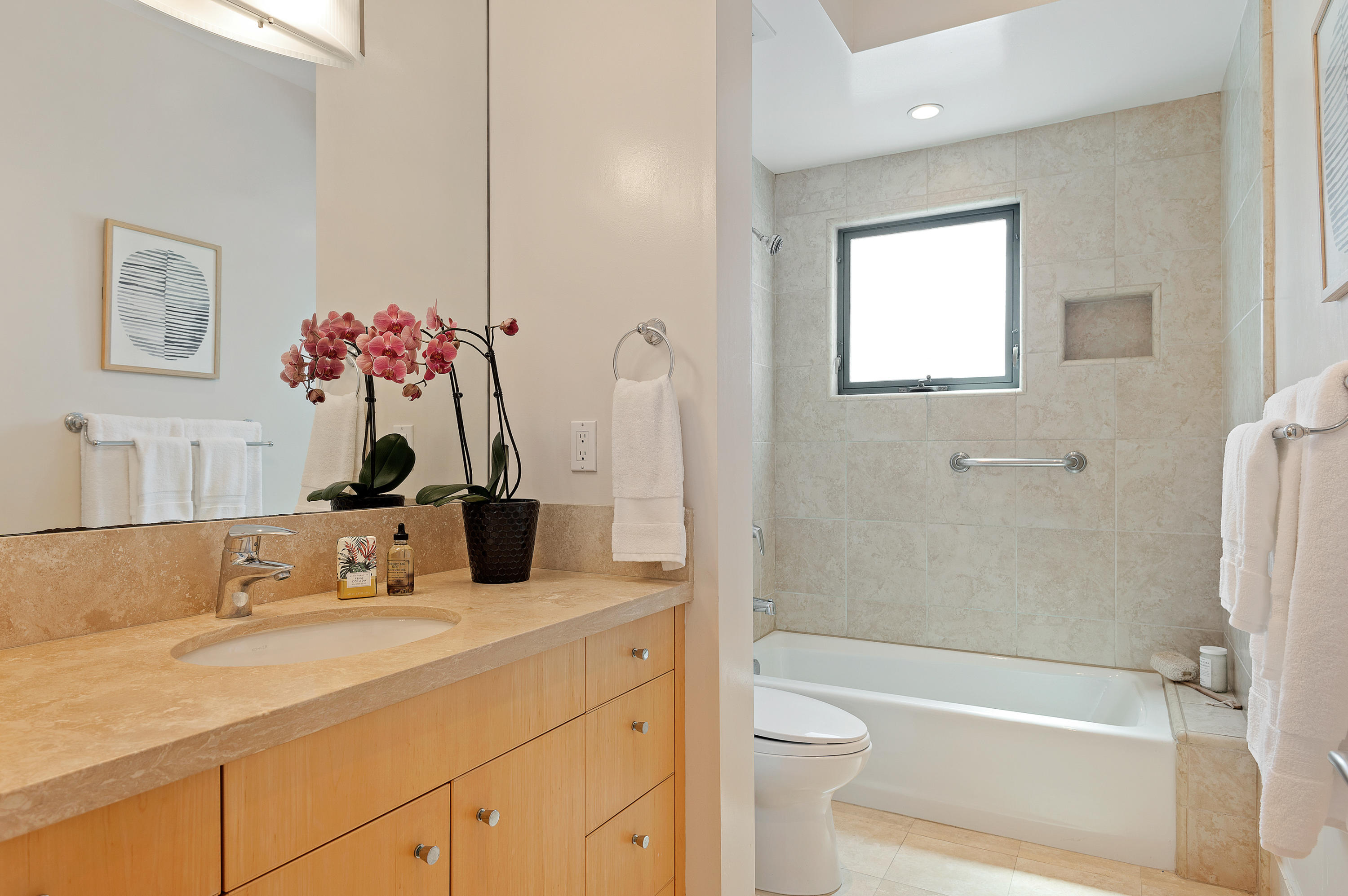 4815 Sandyland Road, Unit A Carpinteria, CA 93013 - Photo 23 of 29 a bathroom with a tub shower sink and mirror