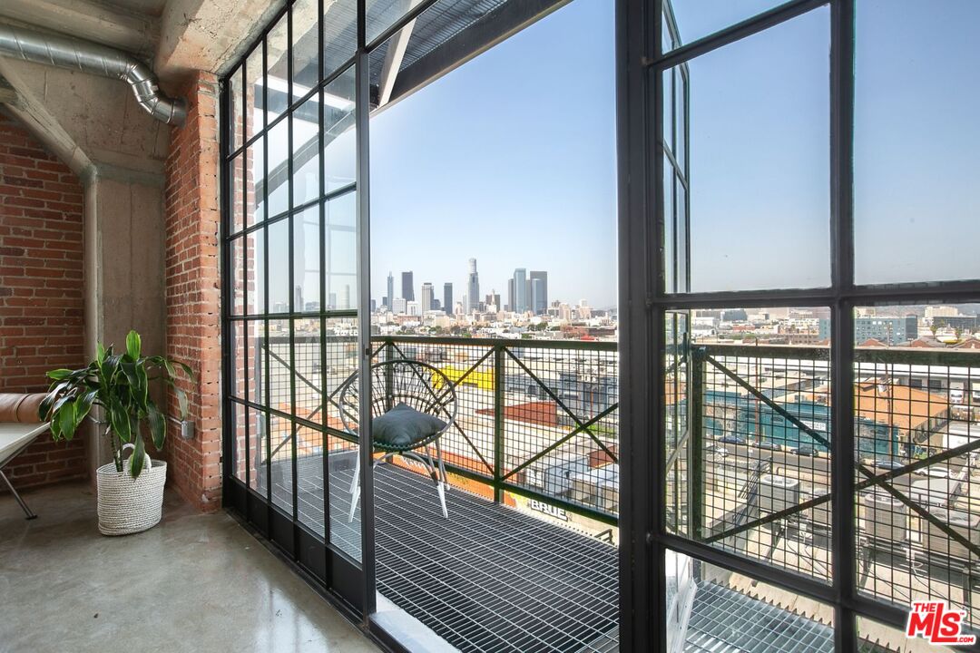 691 Mill Street, Unit 705 Los Angeles, CA 90021 - Photo 4 of 11 a view of a balcony with potted plants