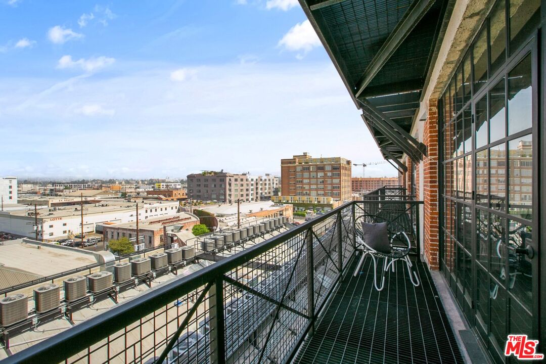 691 Mill Street, Unit 705 Los Angeles, CA 90021 - Photo 5 of 11 a view of balcony with city view