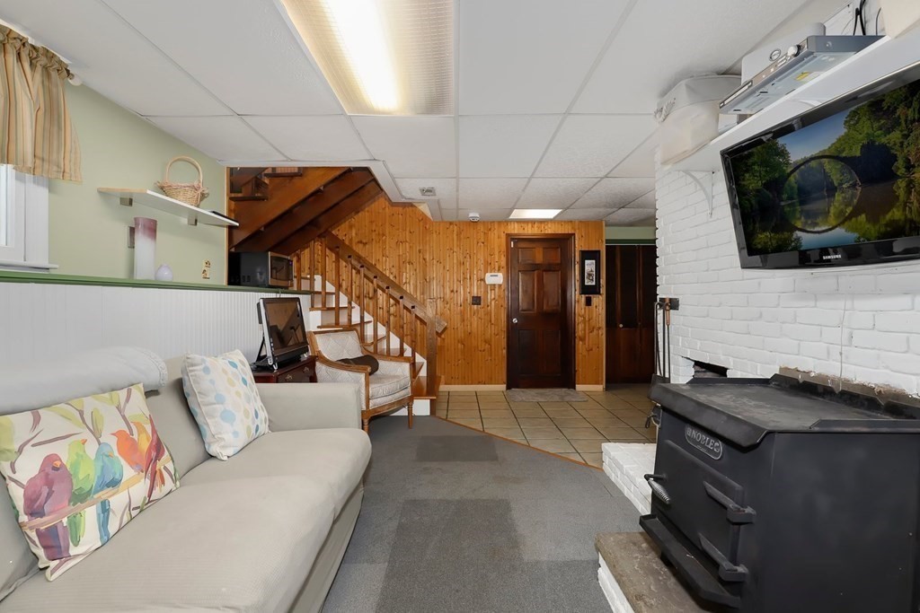 111 Meredith Road Tewksbury, MA 01876 - Photo 25 of 40 Gallery Image 25