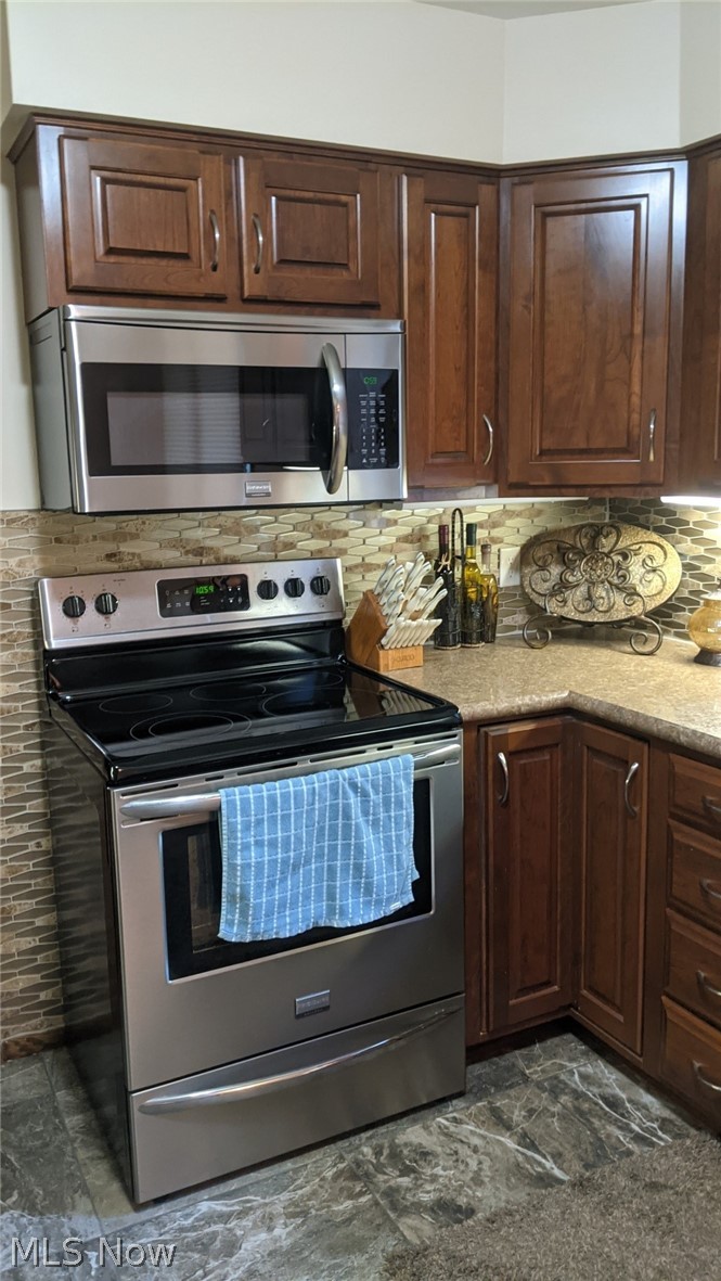849 Upton Road Youngstown, OH 44509 - Photo 11 of 33 Kitchen