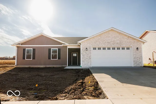 $375,000 | 110 Pin Oak Road, Spencer, IN 47460