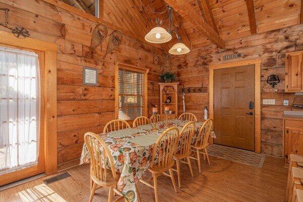 237 Cherokee Path Way Sevierville, TN 37876 - Photo 5 of 25 almost-heaven-dining-space-600x400