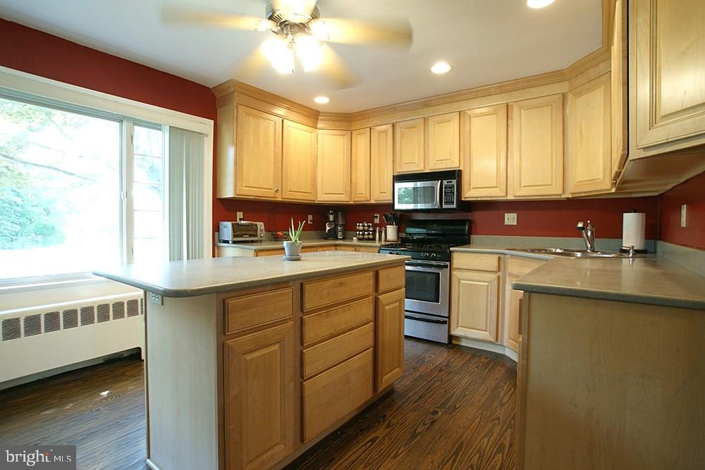 20 Crosswicks Chesterfield Road Chesterfield, NJ 08515 - Photo 13 of 38 Eat-in Kitchen