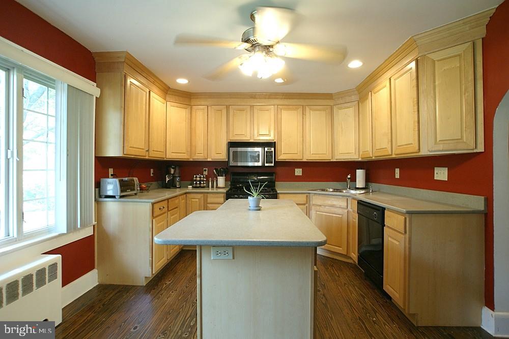 20 Crosswicks Chesterfield Road Chesterfield, NJ 08515 - Photo 15 of 38 Eat-in Kitchen