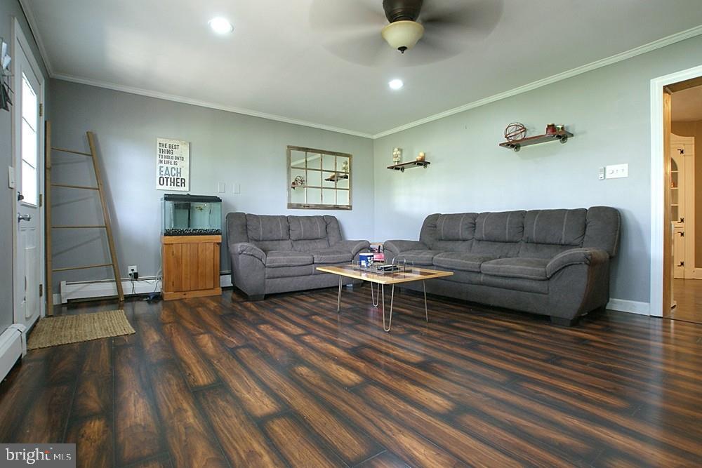 20 Crosswicks Chesterfield Road Chesterfield, NJ 08515 - Photo 6 of 38 Living Room