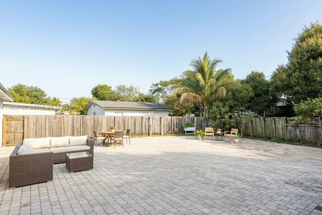 $2,450 | 300 Southwest 8th Street, Unit 302, Fort Lauderdale, FL 33315