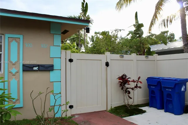 $2,450 | 300 Southwest 8th Street, Unit 302, Fort Lauderdale, FL 33315