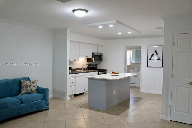 $2,450 | 300 Southwest 8th Street, Unit 302, Fort Lauderdale, FL 33315