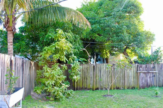 $2,600 | 300 Southwest 8th Street, Unit 302, Fort Lauderdale, FL 33315