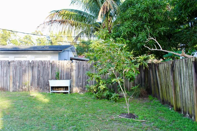 $2,600 | 300 Southwest 8th Street, Unit 302, Fort Lauderdale, FL 33315