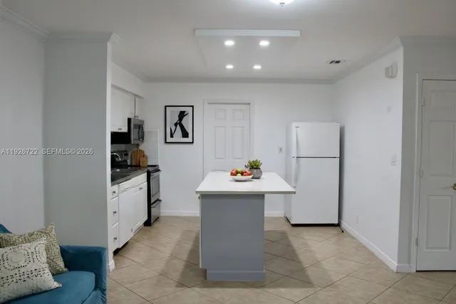 $2,450 | 300 Southwest 8th Street, Unit 302, Fort Lauderdale, FL 33315