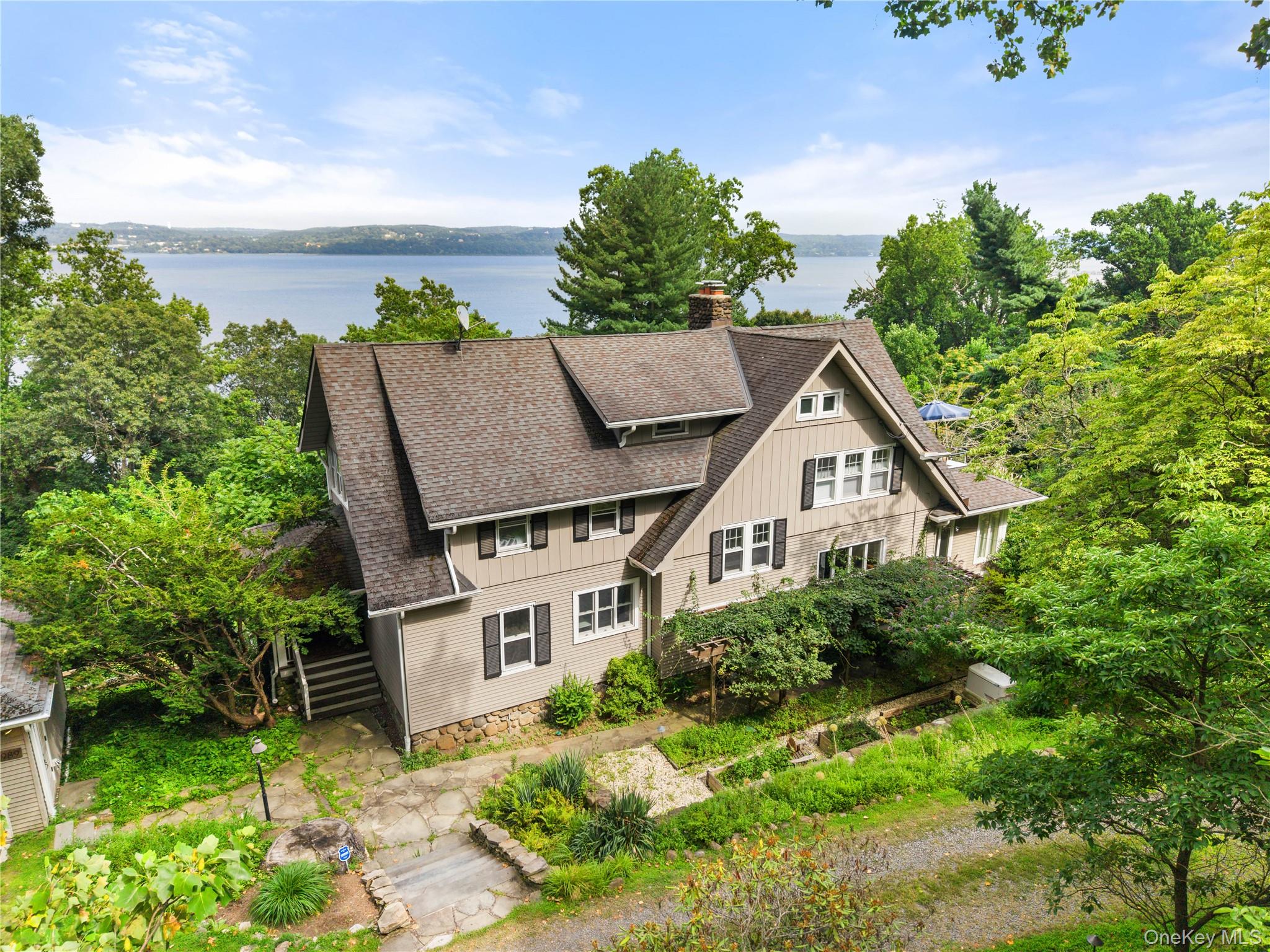 Welcome to 989 Route 9W!