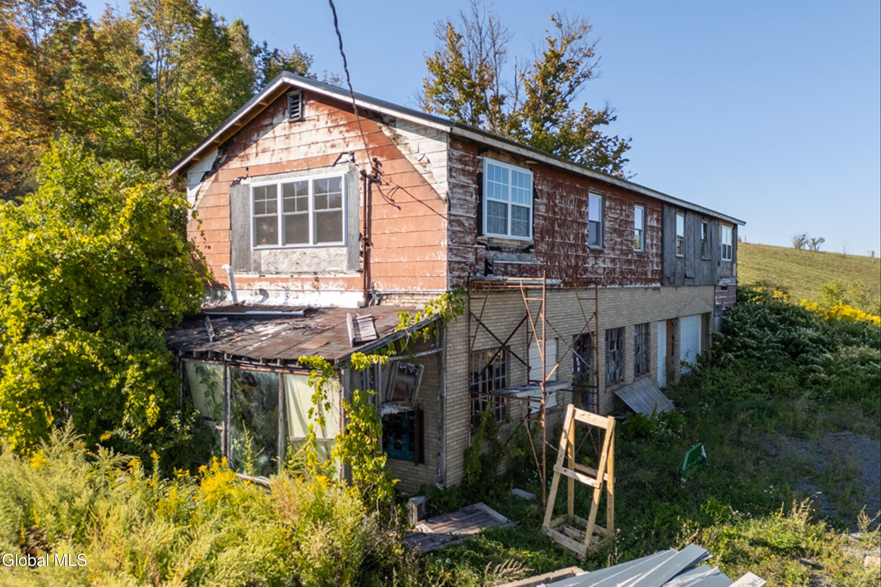 2 Harold Drive Altamont, NY 12009 - Photo 6 of 50 06-2 Harold Dr-37