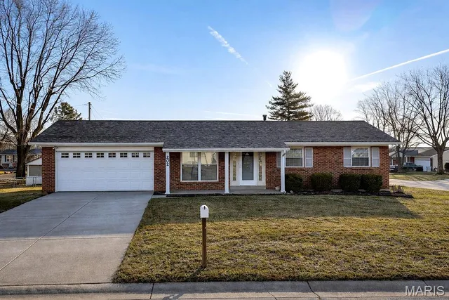 $193,900 | 202 Meadowbrook Drive, Farmington, MO 63640