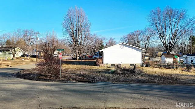 $193,900 | 202 Meadowbrook Drive, Farmington, MO 63640