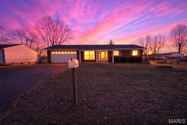 $193,900 | 202 Meadowbrook Drive, Farmington, MO 63640