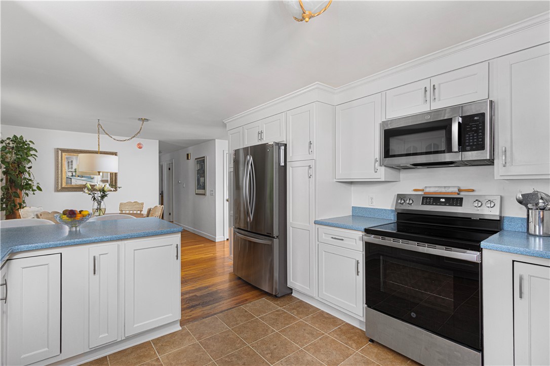 141 Redwood Road Portsmouth, RI 02871 - Photo 9 of 30