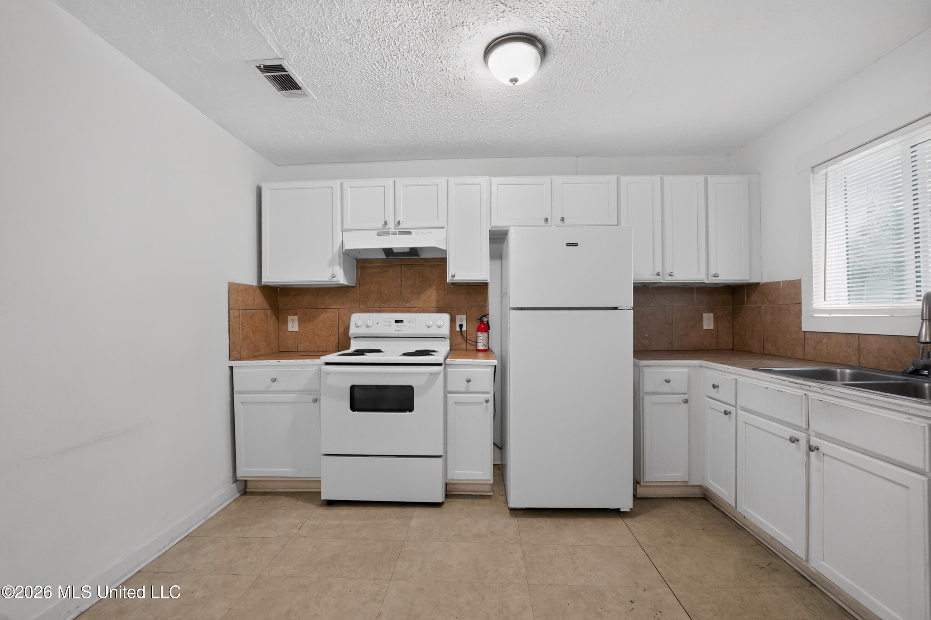 4305 Old Brandon Road Pearl, MS 39208 - Photo 10 of 38 16_4305_Old_Brandon_Rd-Kitchen-8861