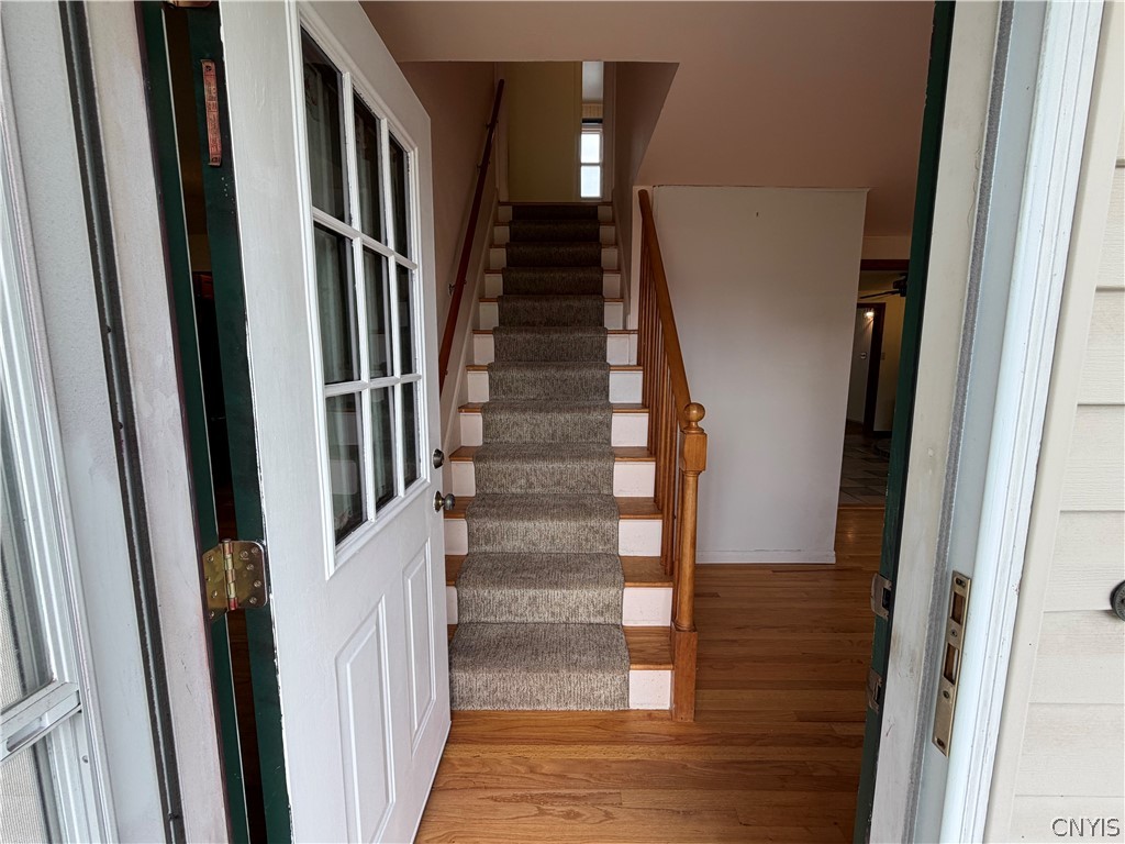 108 Castle Road Clay, NY 13212 - Photo 3 of 48 Let's go inside!