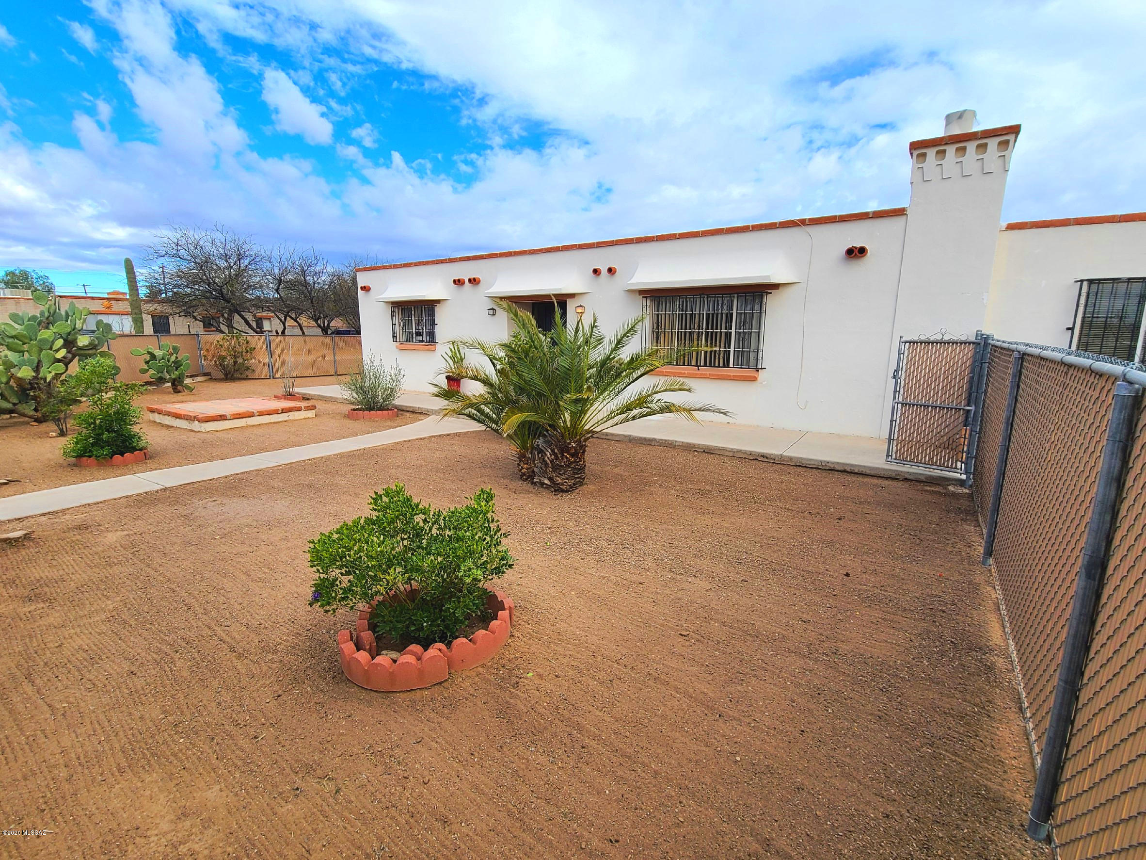 2642 West Capistrano Road Tucson, AZ 85746 - Photo 2 of 23 Gallery Image 2