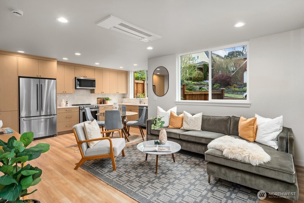 2509 North 42nd Street Seattle, WA 98103 - Photo 2 of 26