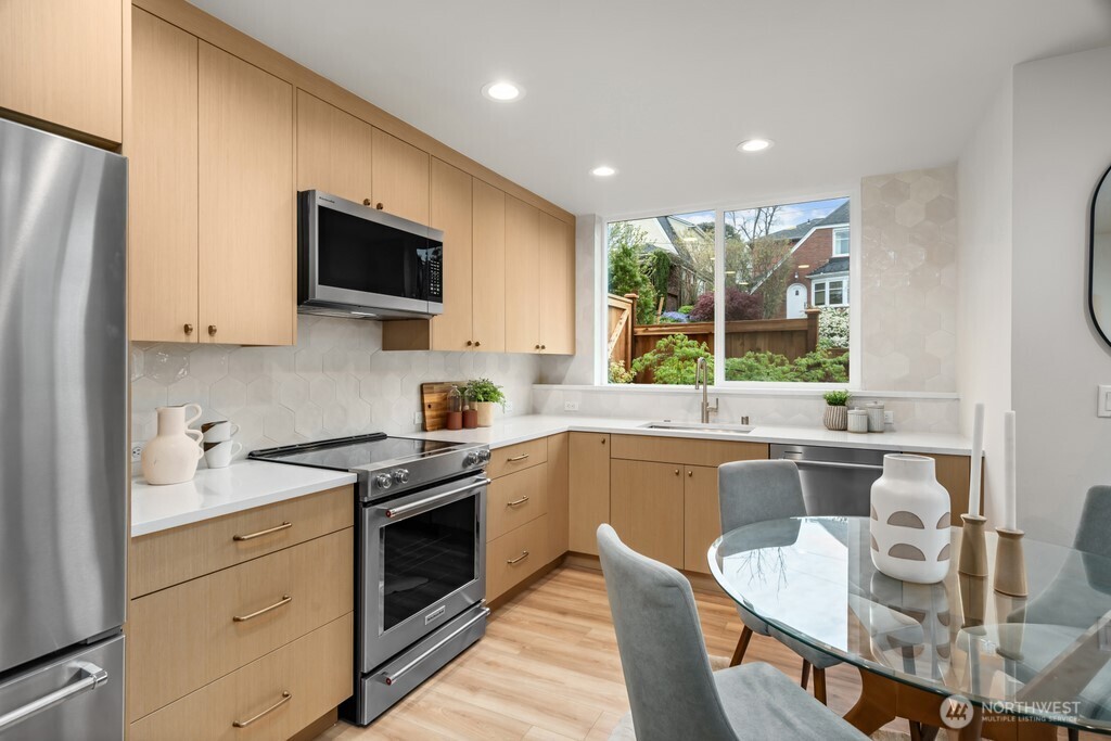 2509 North 42nd Street Seattle, WA 98103 - Photo 8 of 26