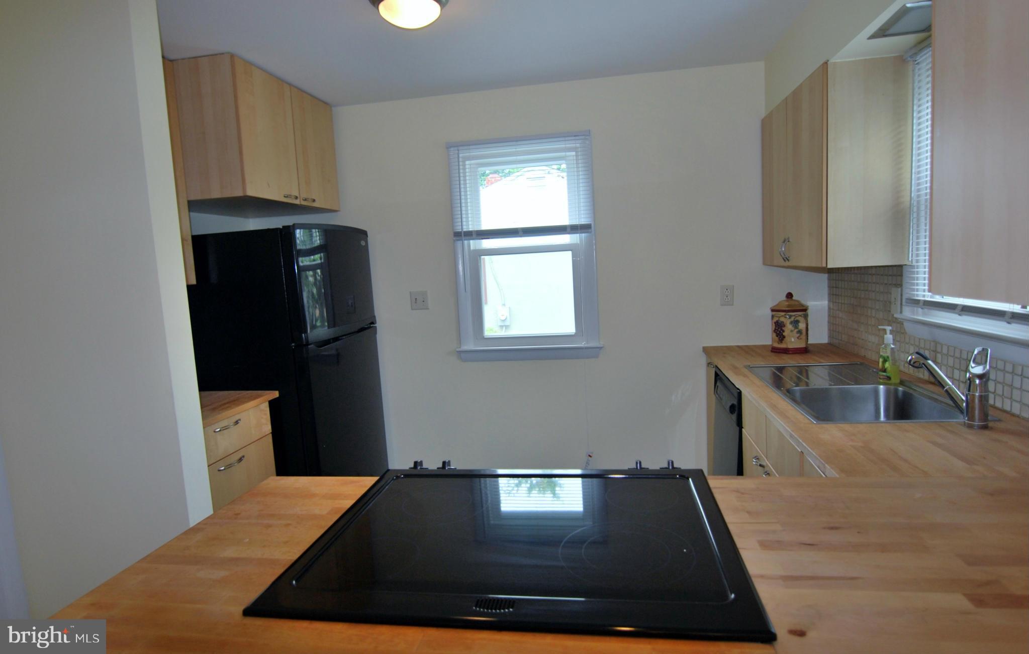 16 Mills Road Gaithersburg, MD 20877 - Photo 11 of 24 Kitchen