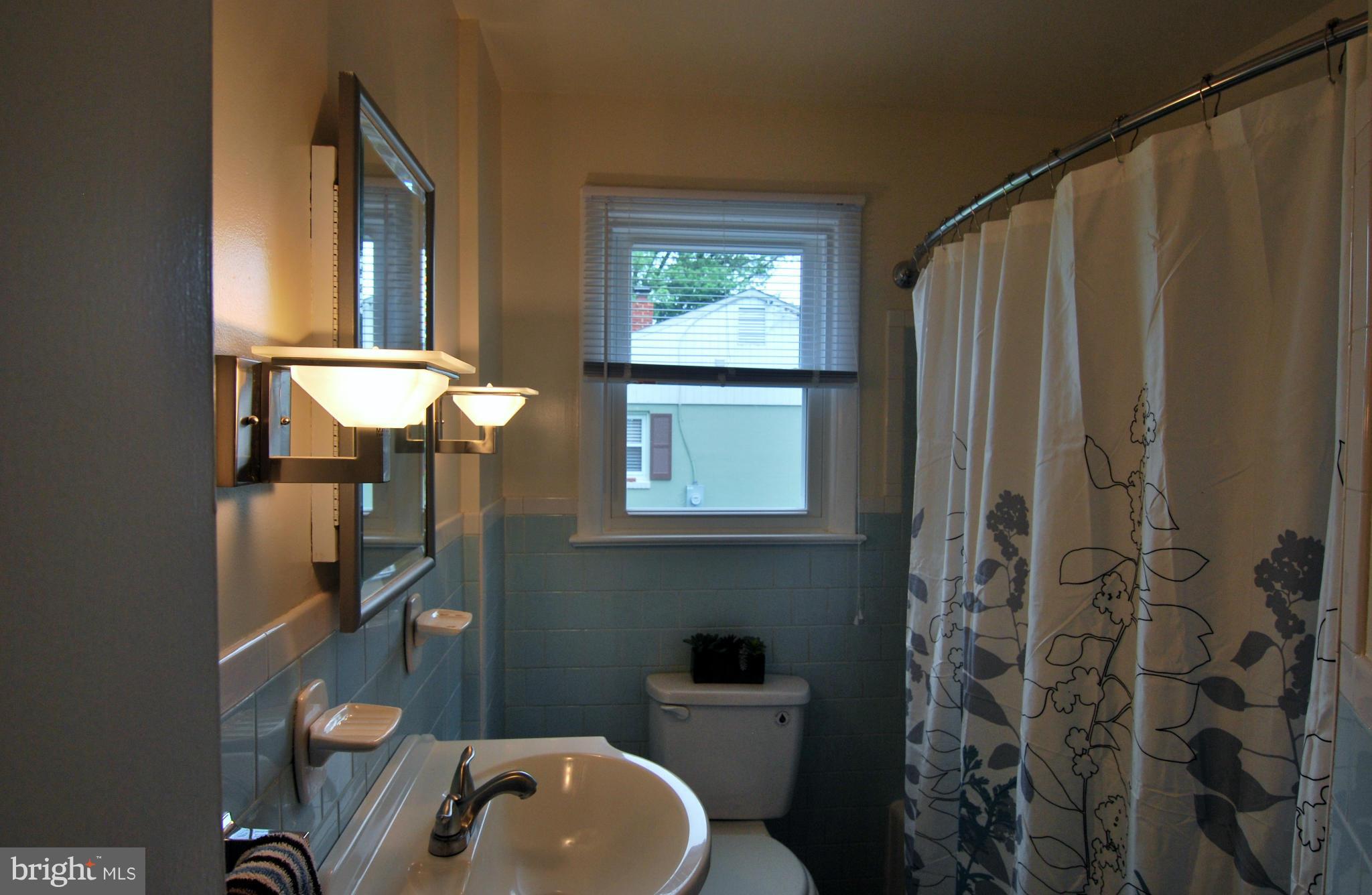 16 Mills Road Gaithersburg, MD 20877 - Photo 16 of 24 Bath