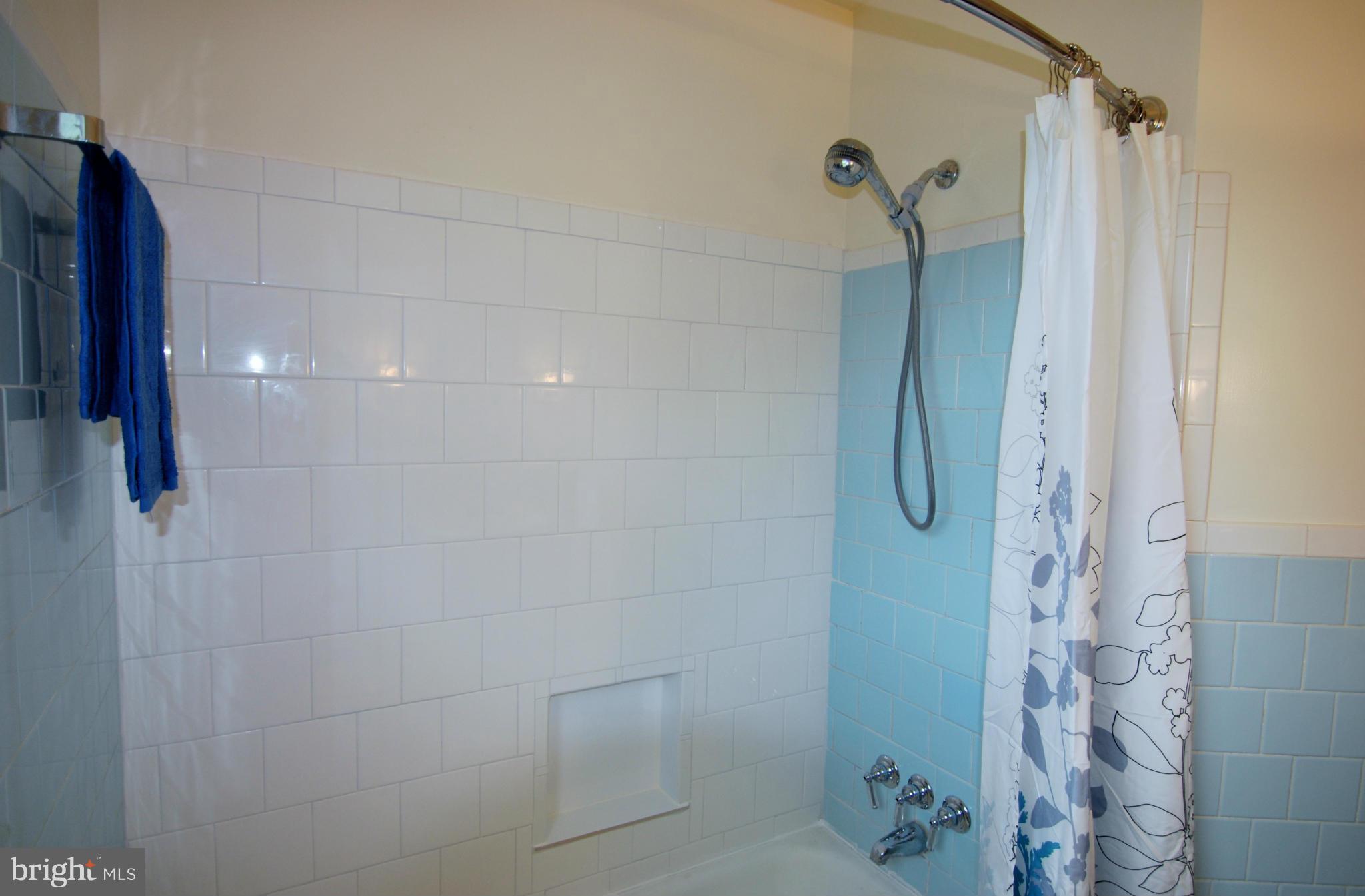 16 Mills Road Gaithersburg, MD 20877 - Photo 17 of 24 Bath