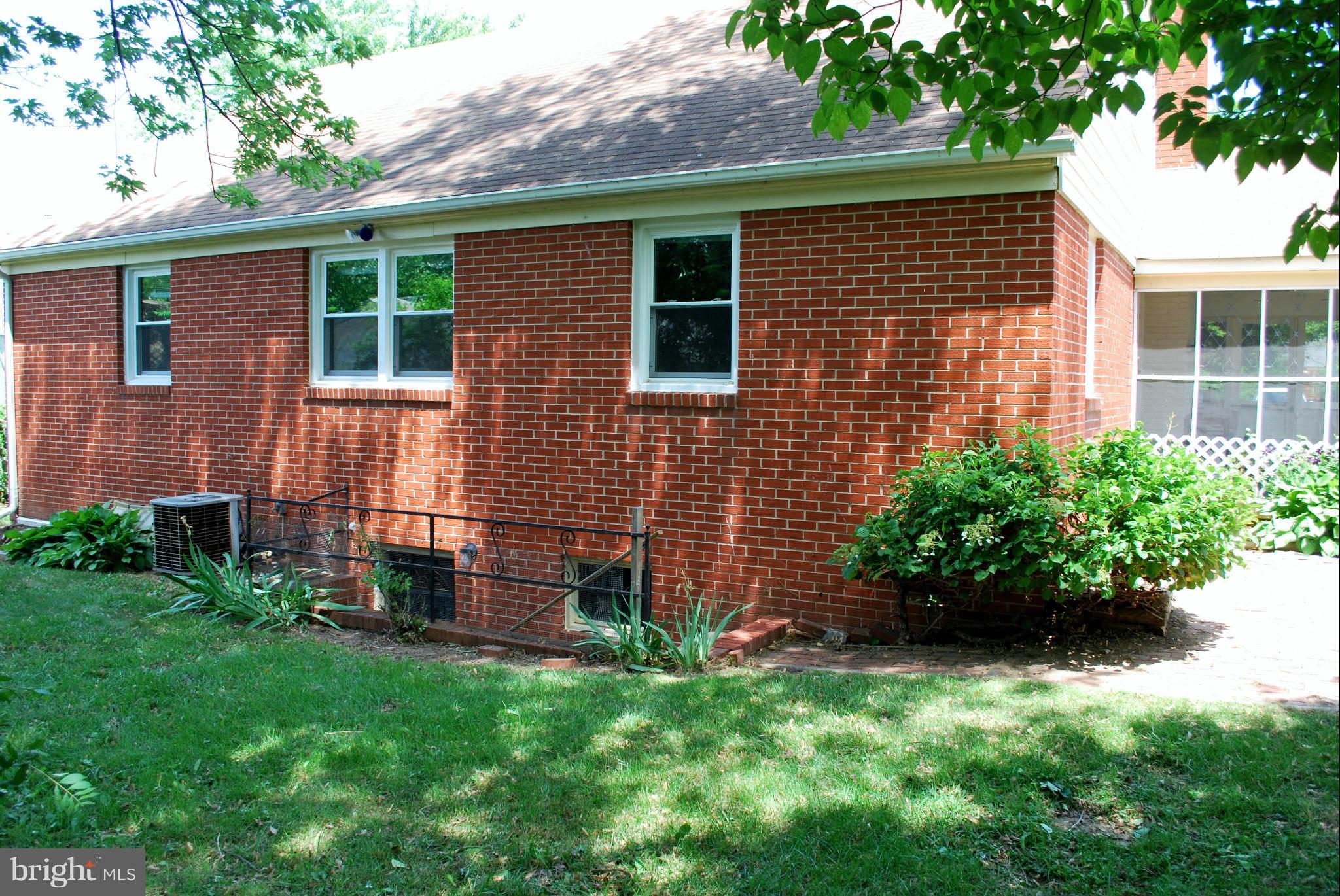16 Mills Road Gaithersburg, MD 20877 - Photo 21 of 24 Exterior (Rear)