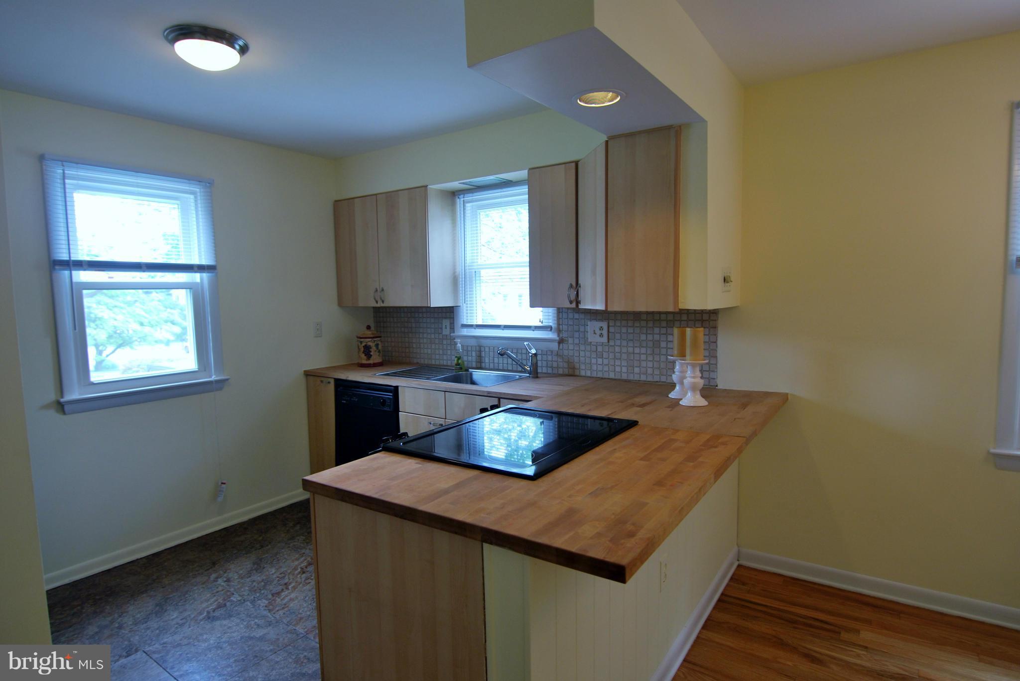 16 Mills Road Gaithersburg, MD 20877 - Photo 10 of 24 Kitchen
