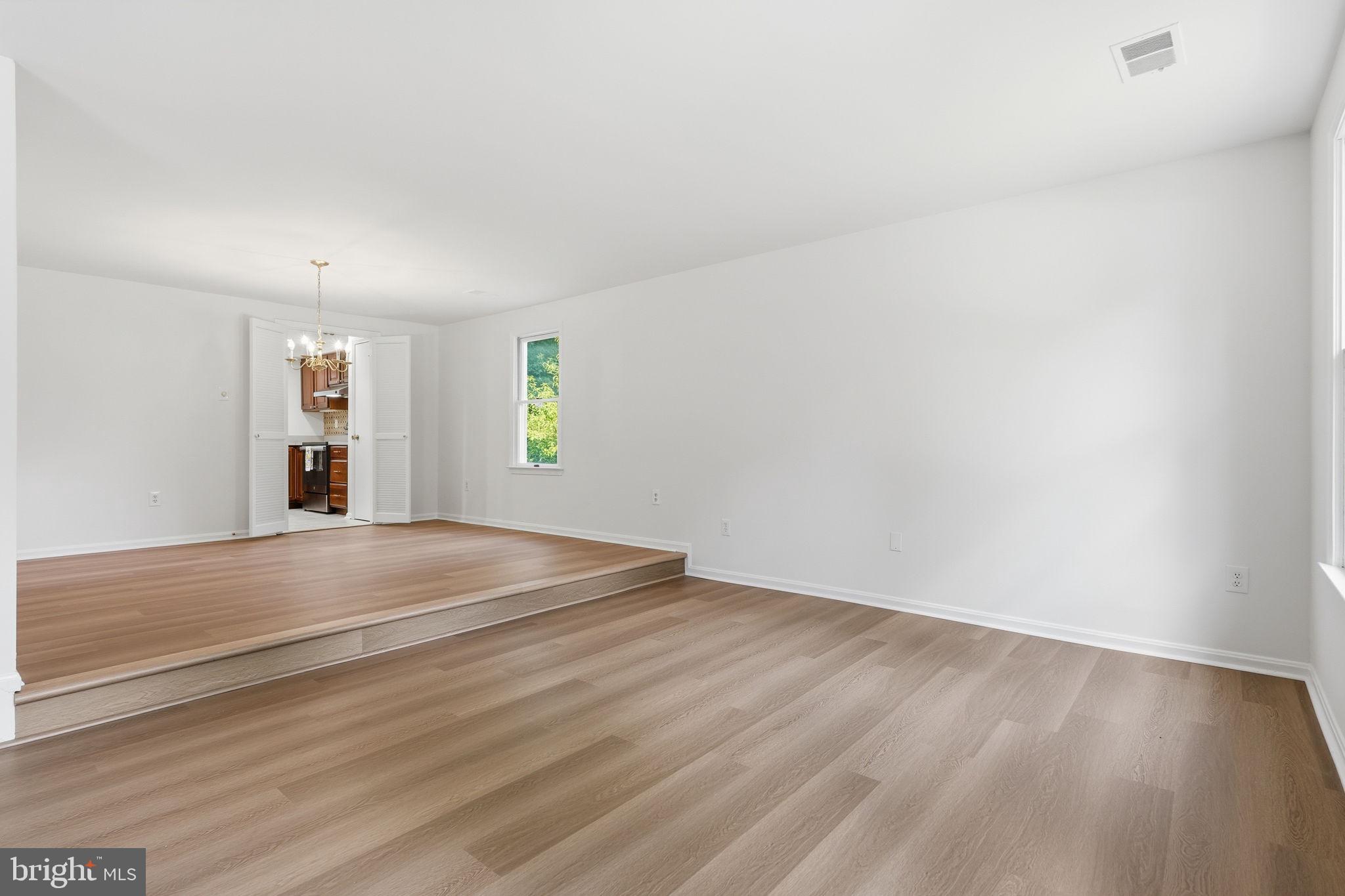 6017 Misty Arch Run Columbia, MD 21044 - Photo 7 of 39 Spacious, light-filled living area.