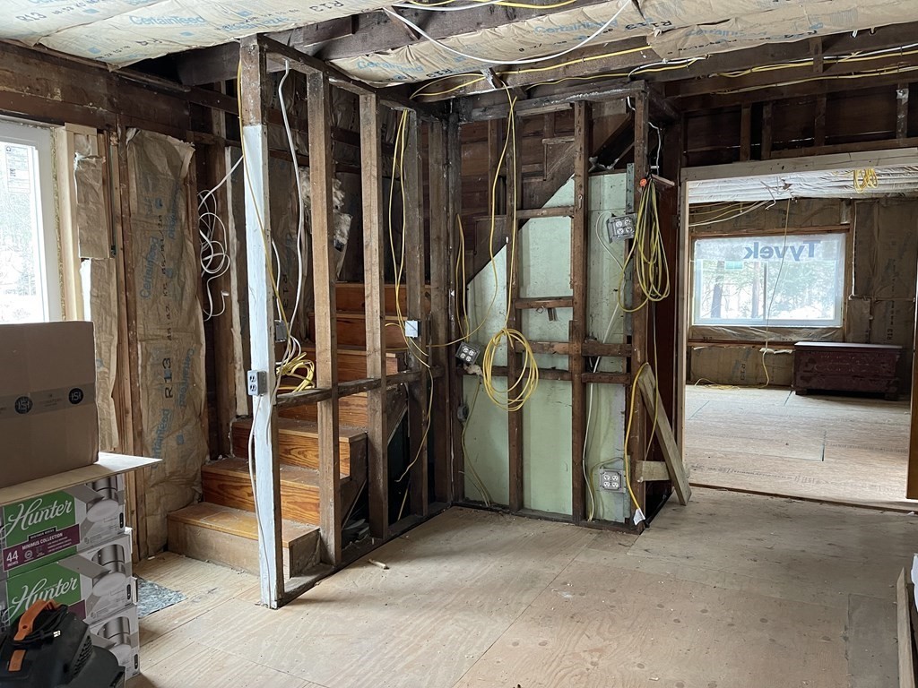 8 Dawson Road Worcester, MA 01602 - Photo 8 of 17 Gallery Image 8