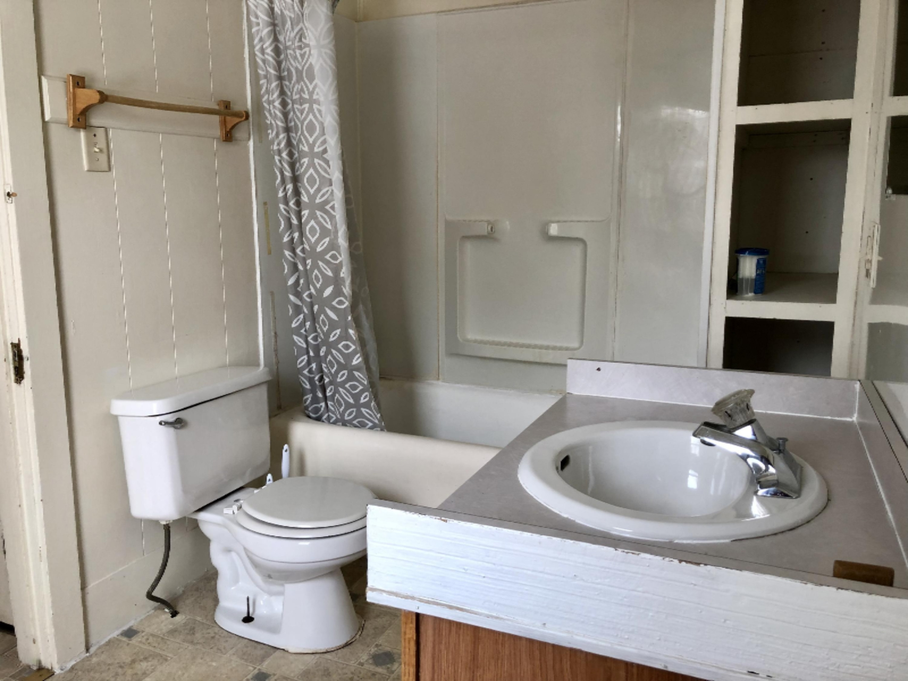 308 West Delaware Street Decatur, MI 49045 - Photo 17 of 29 Bathroom
