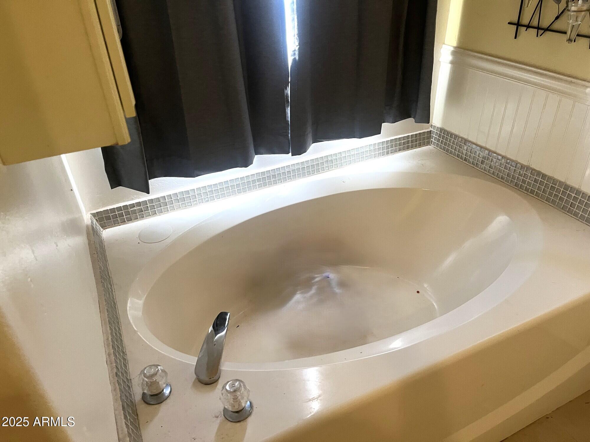 2322 Beasley Flat Road Camp Verde, AZ 86322 - Photo 18 of 27 a bathroom with a bathtub