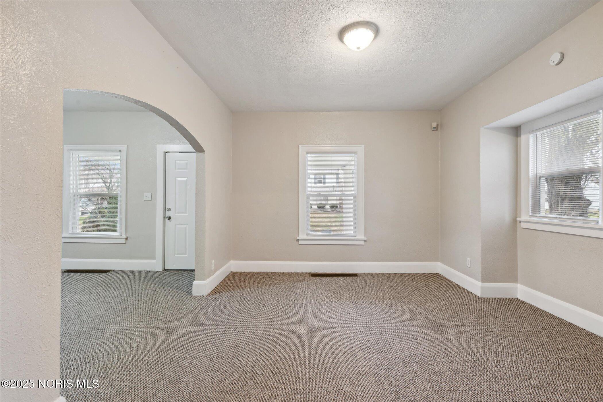 2051 Wyndhurst Road Toledo, OH 43607 - Photo 5 of 37 14-2051-Wyndhurst-Rd-Toledo-OH-43607-Win