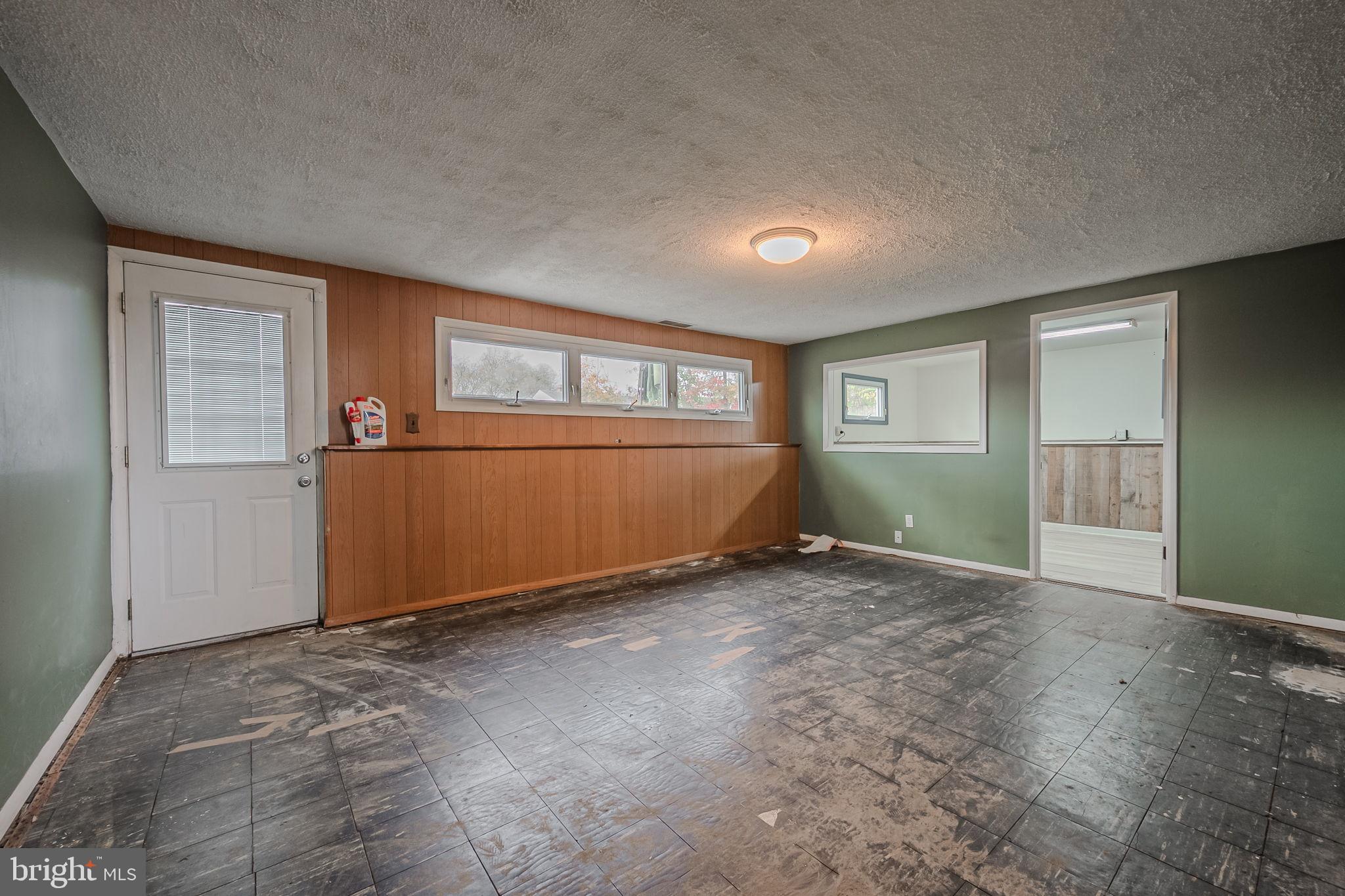 6 Merion Road Newark, DE 19713 - Photo 22 of 36 an empty room with windows