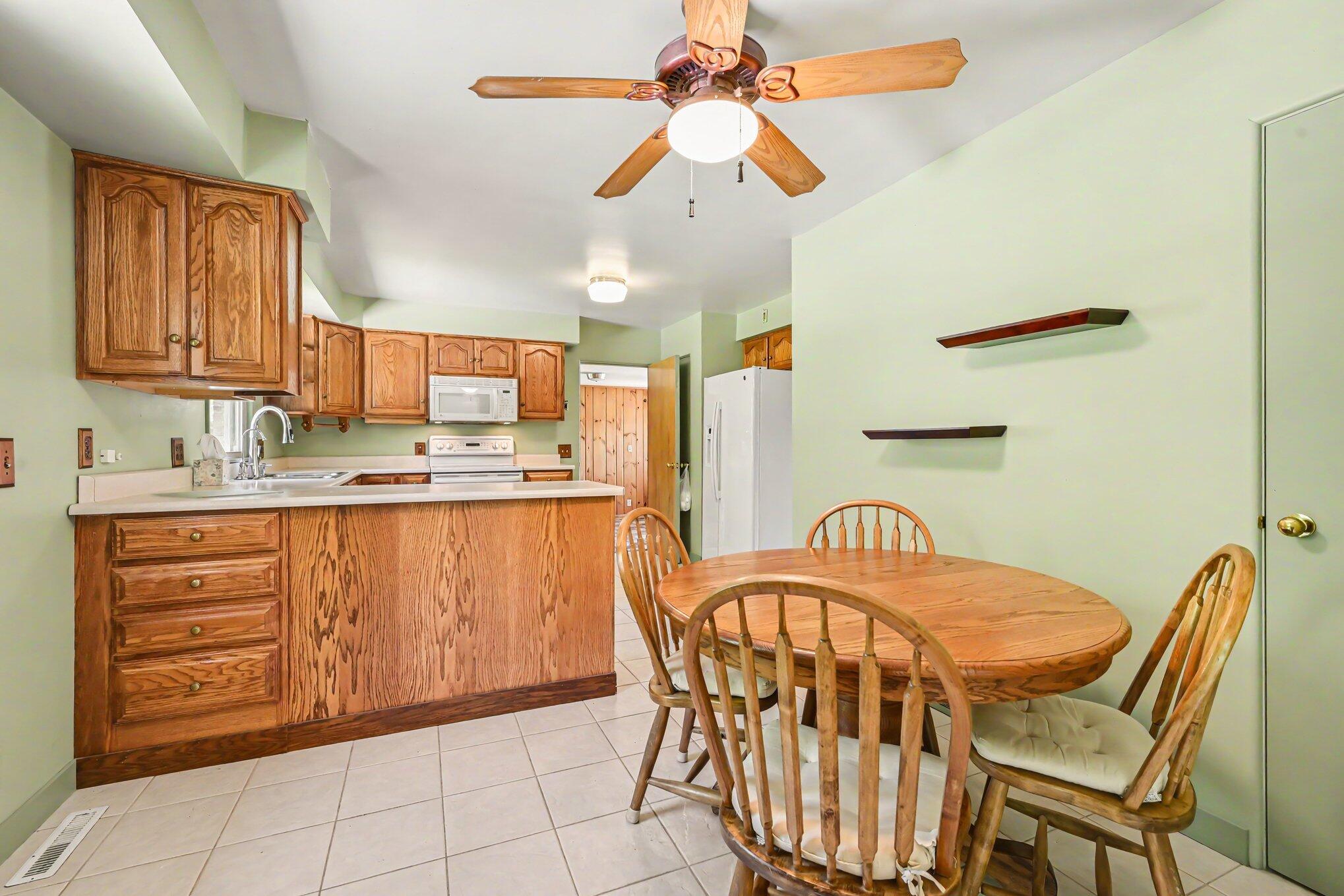 2556 Angling Road Kalamazoo, MI 49008 - Photo 7 of 26 007_file_7596