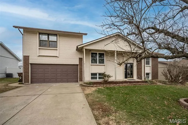 $339,900 | 136 Universal Drive, St. Peters, MO 63376