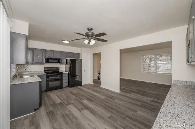 $349,900 | 136 Universal Drive, St. Peters, MO 63376