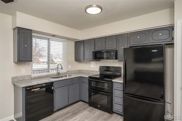 $349,900 | 136 Universal Drive, St. Peters, MO 63376