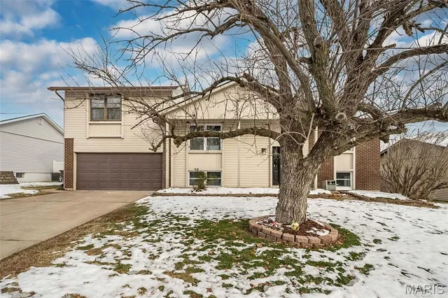 $349,900 | 136 Universal Drive, St. Peters, MO 63376