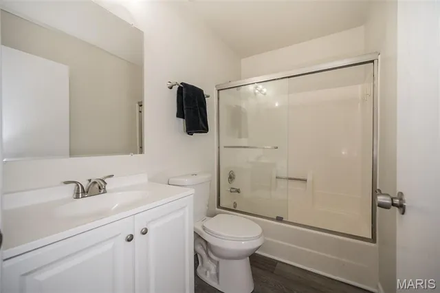 $349,900 | 136 Universal Drive, St. Peters, MO 63376