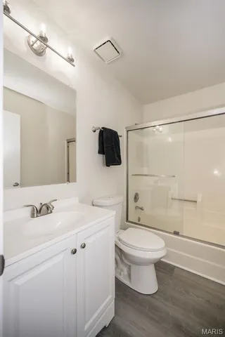 $349,900 | 136 Universal Drive, St. Peters, MO 63376